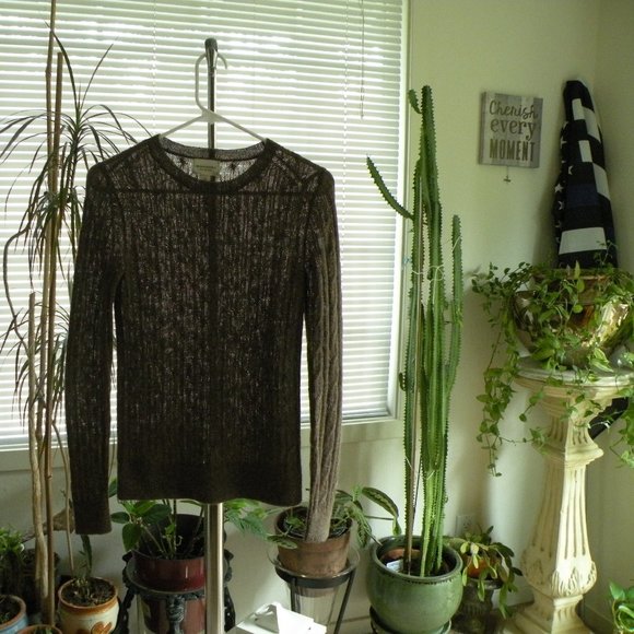 Banana Republic Sweater - Picture 8 of 8